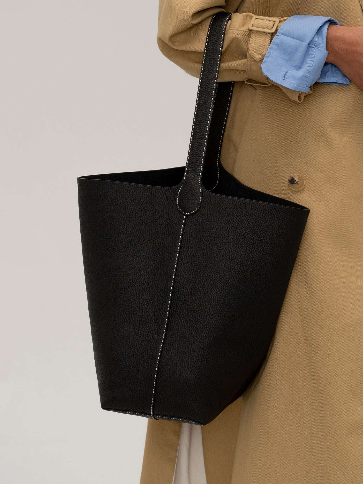 Hpai Medium Binah Bucket Bag in Leather - Black
